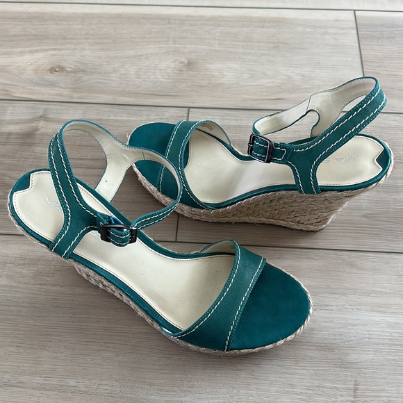 EUC Via Spiga Brand Ankle Clasp Chunky Wedge Heel Sandals Size 11 Women’s Used - Picture 10 of 13